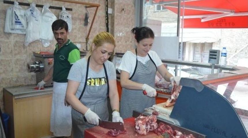 Yakakent&rsquo;te Bayan Kasaplara Yoğun İlgi