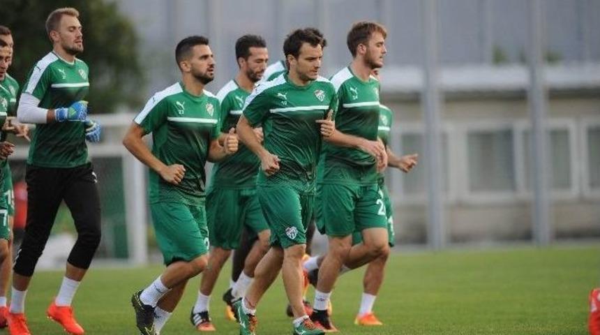 Bursaspor&rsquo;da Y&uuml;zler G&uuml;l&uuml;yor