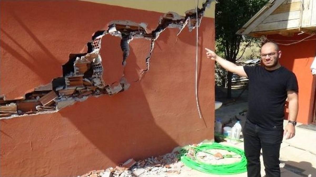 Erzincan&rsquo;da Heyelan Sonucu 24 Ev Kullanılmaz Hale Geldi