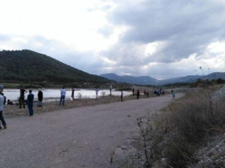 Nehirde Kaybolan Şahsı Arama Çalışmalara Ara Verildi G4