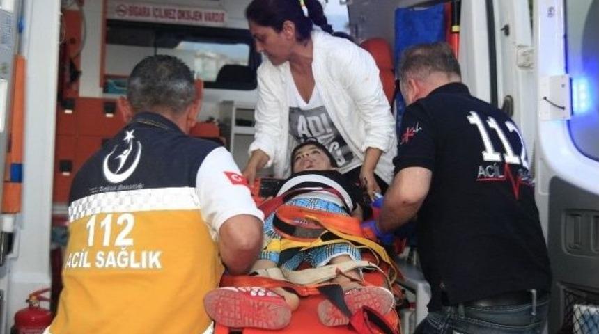 Yola Fırlayan &Ccedil;ocuğa Otomobil &Ccedil;arptı