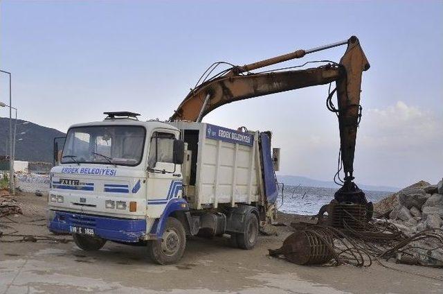 Batık Geminin Kalıntıları Tehlike Saçıyor