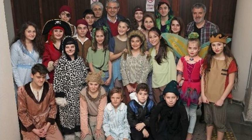 Karşıyaka Tiyatro Kursunda G&ouml;rkemli Final