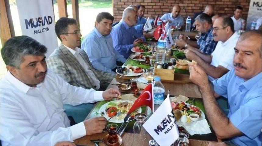 M&uuml;siad&rsquo;dan Geleneksel Bayramlaşma Kahvaltısı