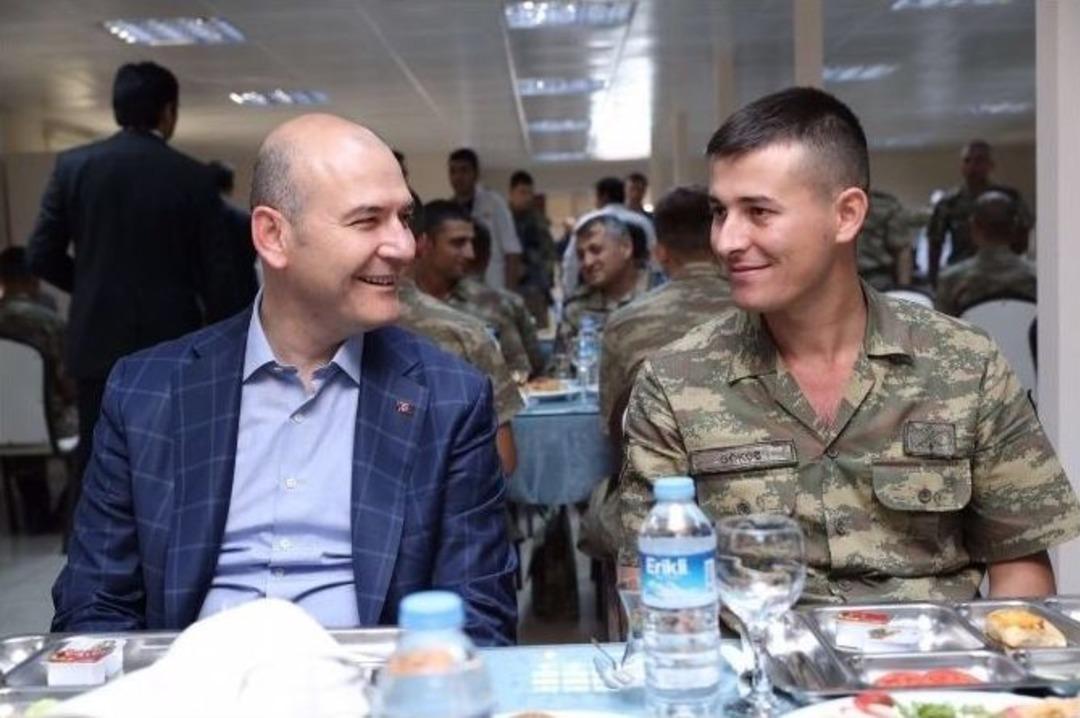 İ&ccedil;işleri Bakanı S&uuml;leyman Soylu, Van&rsquo;da G&uuml;venlik G&uuml;&ccedil;leri İle Bayramlaşması