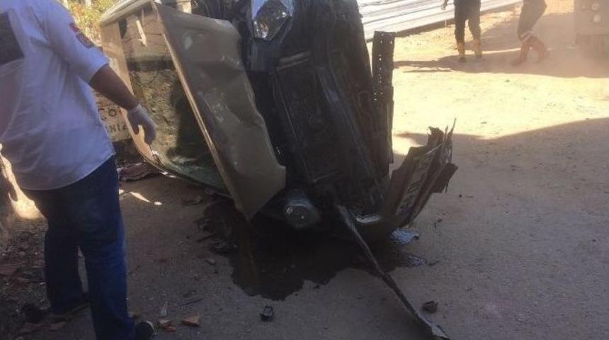 &Uuml;st Ge&ccedil;itten U&ccedil;an Ara&ccedil;taki 2 Kişi Yaralandı