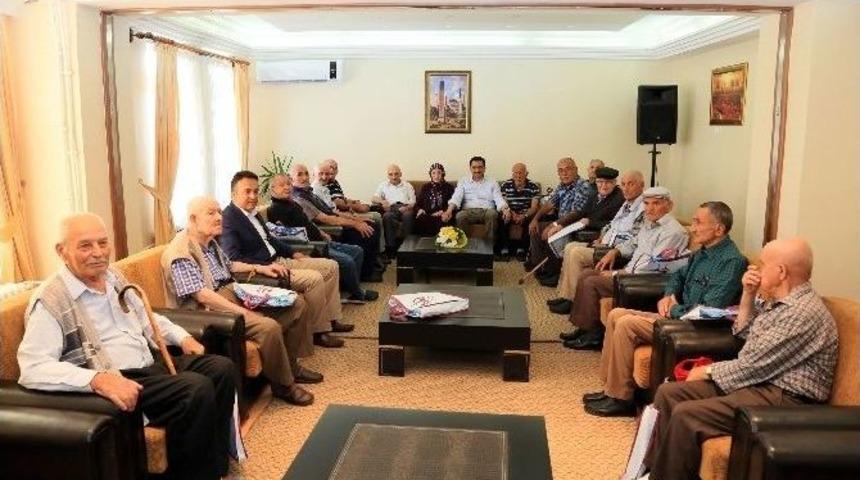Ke&ccedil;i&ouml;ren Belediye Başkanı Ak&rsquo;tan Huzurevine Ziyaret