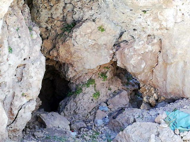 Herekol Dağı nda ter&ouml;ristlerin kullandığı sığınaklar imha edildi 1