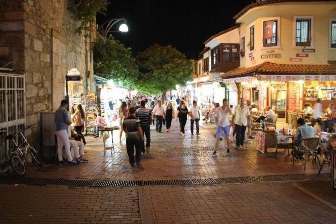 Kuşadası&rsquo;nda Bayram Eğlencesi