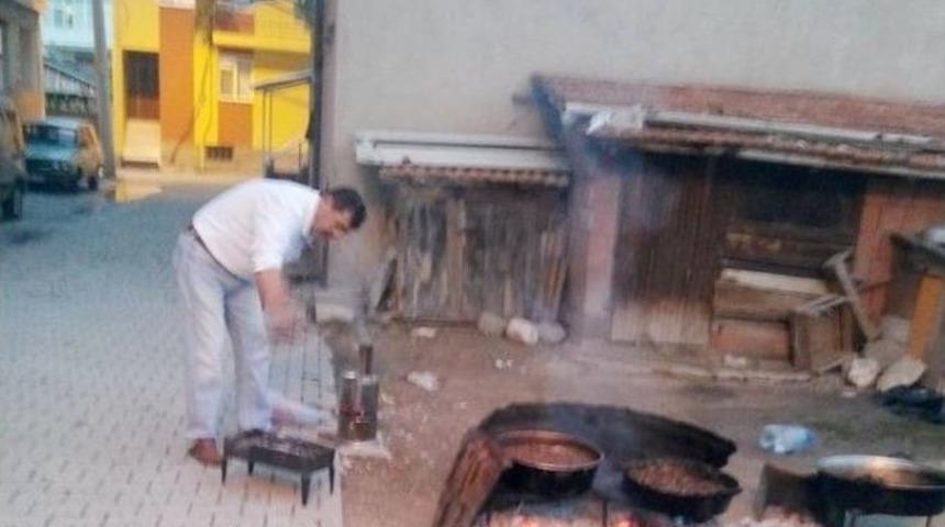 Sokakta Kurban Eti Kavurma Geleneği