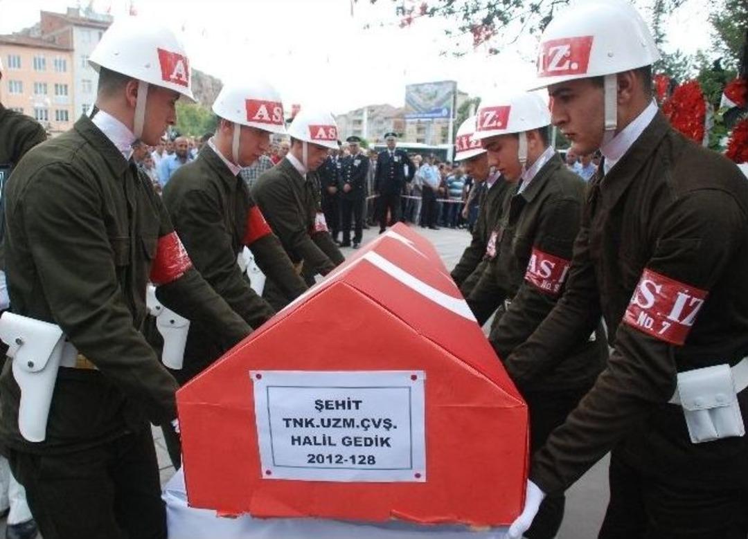 Suriye&rsquo;de Şehit Olan Uzman &Ccedil;avuş Gedik Son Yolculuğuna Uğurlandı