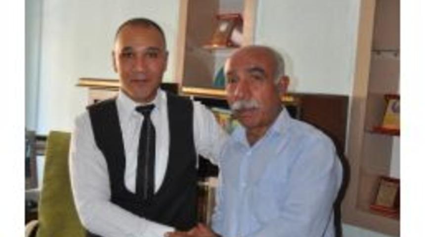 &Uuml;lk&uuml; Ocağındaki Bayramlaşmaya Gen&ccedil;ler B&uuml;y&uuml;k İlgi G&ouml;sterdi