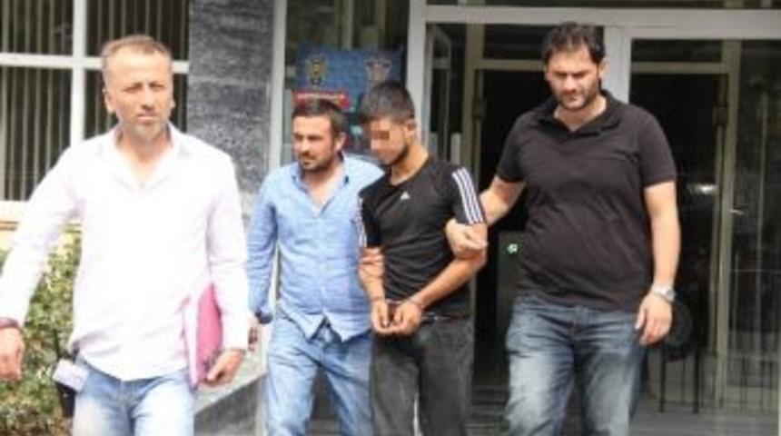 Kavgayı Ayıran Genci Kazara Bı&ccedil;akladı