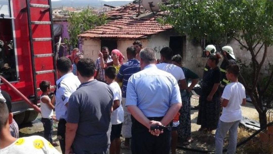 Yangın &Ccedil;ıktı, Ev Sahibi İle Kiracı Birbirine Girdi