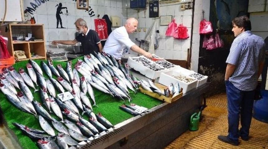 Balık&ccedil;ı Tezgahlarında Bayram Durgunluğu