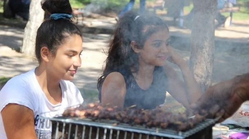 Kurban Etleri Mangalla Buluştu