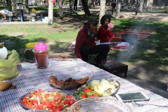 Kurban Etleri Mangalla Buluştu