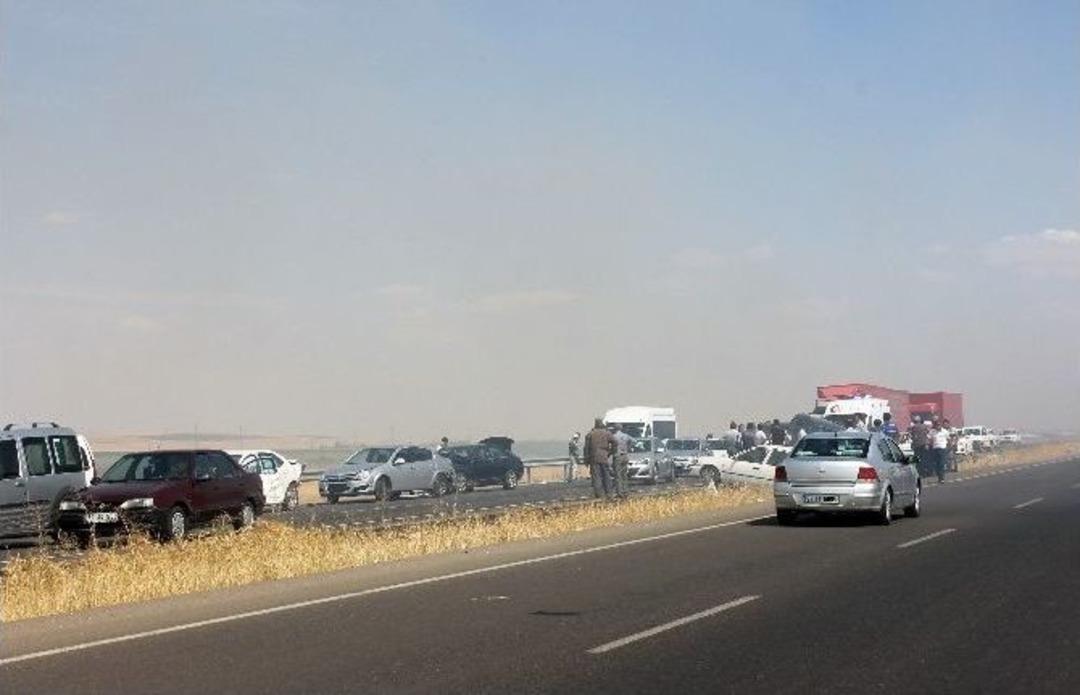 Anız Yangını Zincirleme Kazaya Neden Oldu: 20 Yaralı