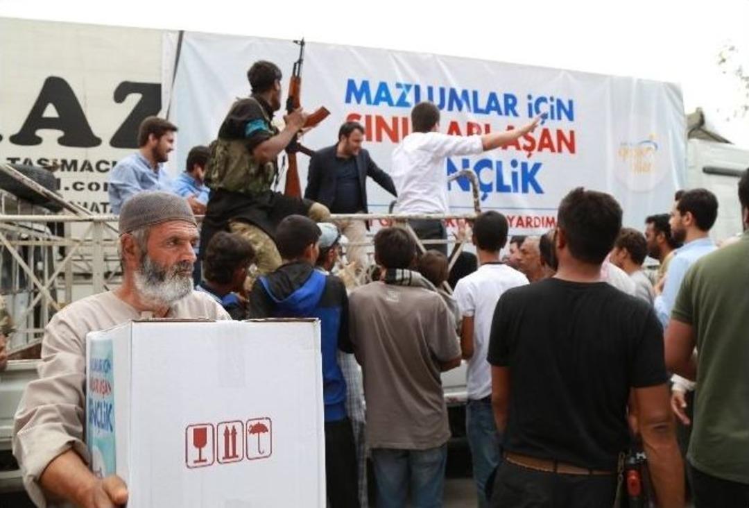 Ak Parti&rsquo;den Cerablus&rsquo;a 2 Tır Dolusu Bayram Hediyesi