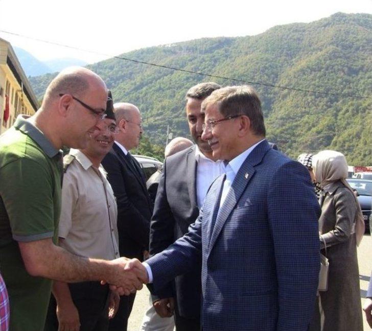 Eski Başbakan Davutoğlu Kurban Bayramı Tatilini Artvin’de Geçiriyor G1