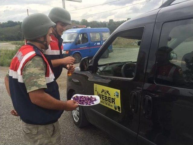 Jandarma Sürücülerin Bayramlarını Kutladı