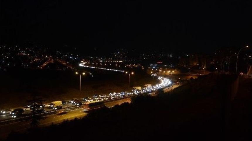 Tatilcilerin İstanbul&rsquo;a D&ouml;n&uuml;ş &Ccedil;ilesi Başladı