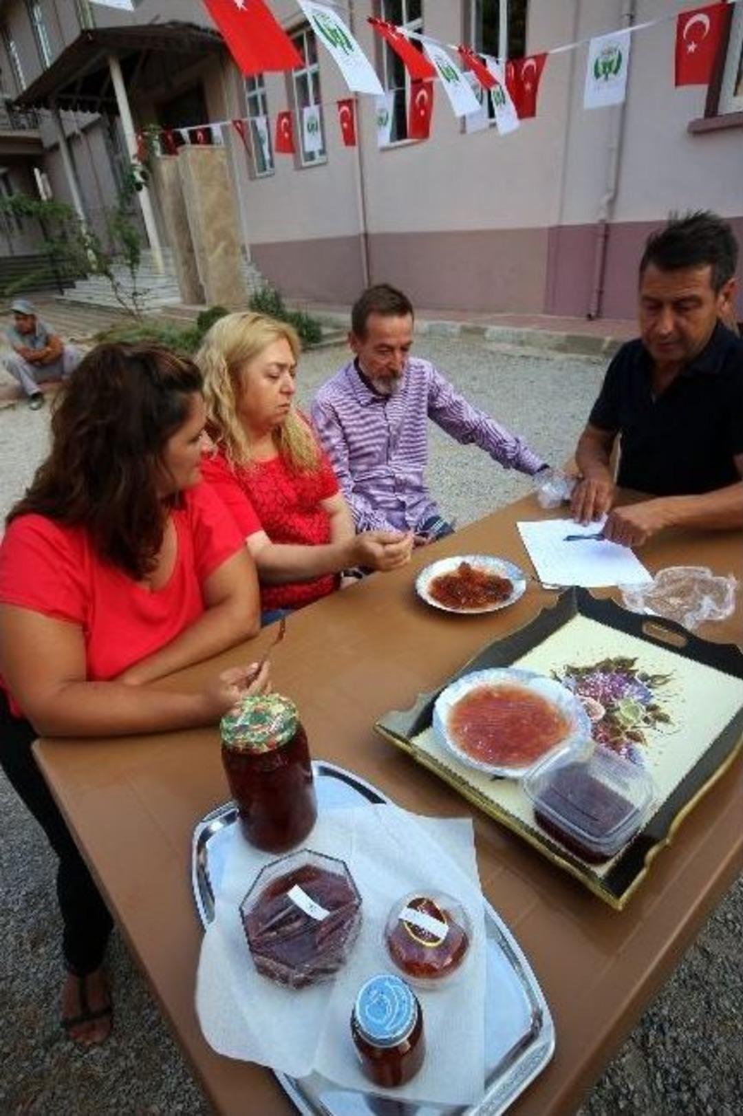 Ula&rsquo;da &ldquo;eşek Eriği Re&ccedil;eli&rdquo; Yarışması