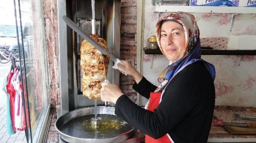 (&ouml;zel Haber) Elinin Hamuruyla D&ouml;nerci Ustası Oldu