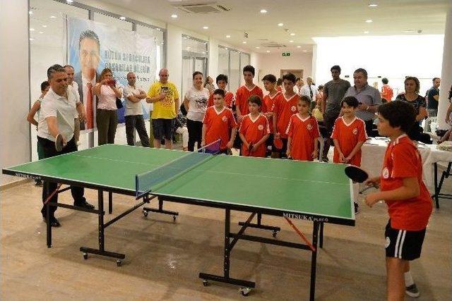 Başkan Uysal’dan Masa Tenisi Ve Squash Öğrencilerine Sertifika
