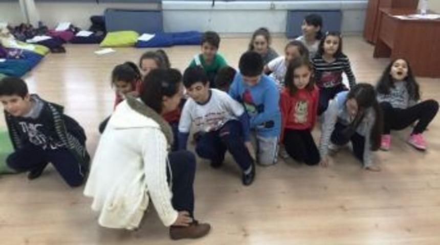 İzmit&rsquo;te Tiyatro Okuluna Se&ccedil;meler Yapılacak