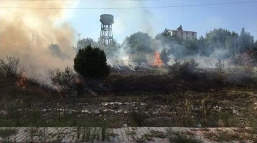 Alaplı&rsquo;da Anız Yangınını İtfaiye S&ouml;nd&uuml;rd&uuml;