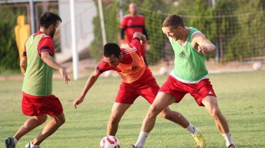 Mersin İdmanyurdu, Samsunspor Ma&ccedil;ını Da Kazanıp, &Ccedil;ıkışa Ge&ccedil;mek İstiyor