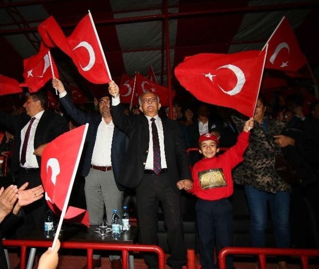 Cumhuriyetin Kalesi Bayraklı