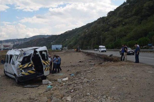 Trabzon’da Bayram Dönüşü Trafik Kazası: 12 Yaralı