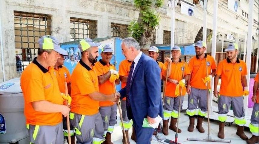 Ey&uuml;p&rsquo;te Kurban Satış Ve Kesim Alanları Temizleniyor