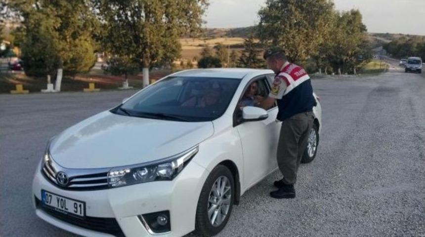 Jandarma Ekipleri Vatandaşla Bayramlaştı