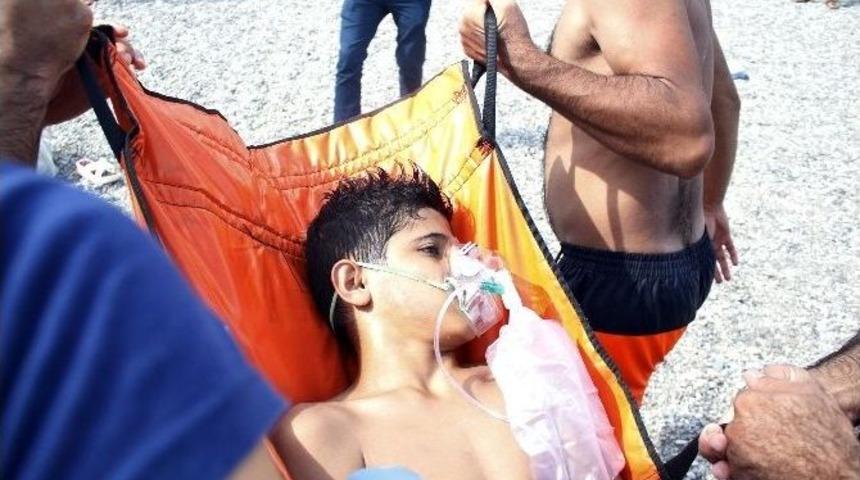 Deniz Simidi Elinden Kayan 12 Yaşındaki &Ccedil;ocuk Boğulmaktan Son Anda Kurtarıldı