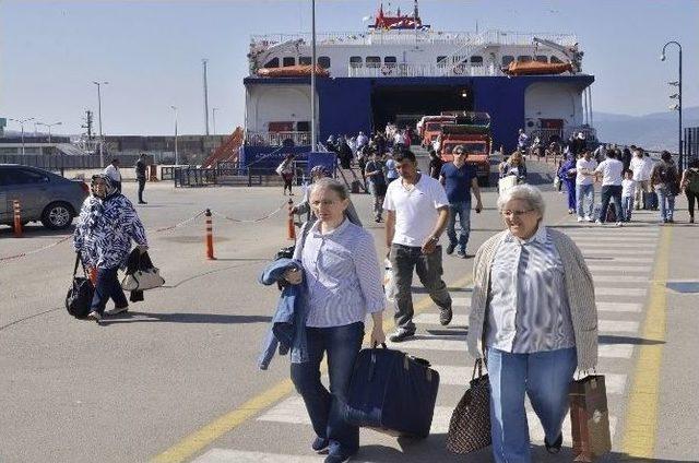 Bandırma Limanı’nda Tatil Dönüşü Yoğunluğu