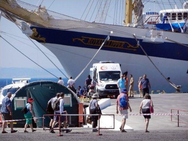 Göçmenler Yakalandı, Turistler Limanda Öz Çekim Yaptı