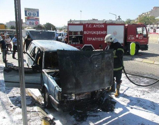 Yakıt Borusu Çatlayan Otomobil Yandı, Benzinlikten Çıktıktan 100 Metre Sonra Yandı