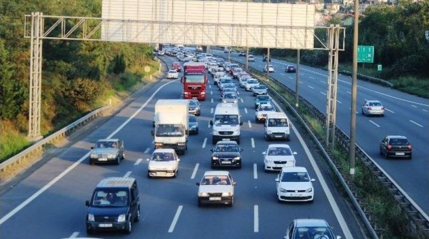 Tem Otoyolu Sakarya Ge&ccedil;işinde D&ouml;n&uuml;ş Yoğunluğu