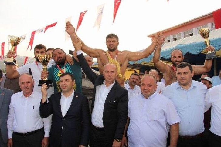 2 Saatte Yenildiği Rakibini, 1 Dakikada Yenerek Başpehlivan Oldu G3