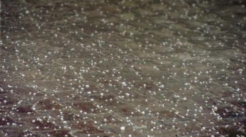 Kuraklık Yaşanan Araban İl&ccedil;esine İlk Yağmur Dolu İle Geldi