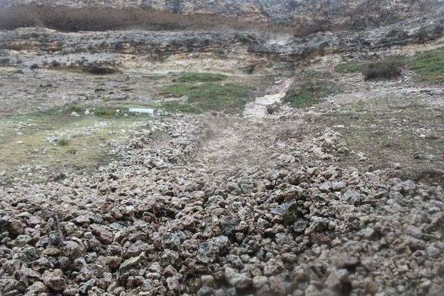 Karaman’da Heyelandan Kapanan Köy Yolu Ulaşıma Açıldı