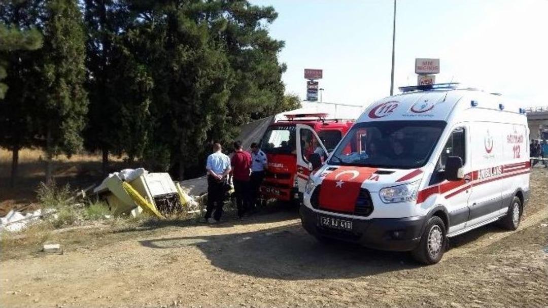 Tır, Avm Bah&ccedil;esine Daldı: 1 &Ouml;l&uuml;