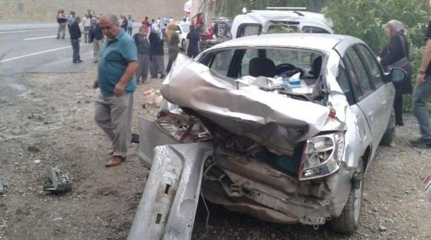 Tır Park Halindeki 5 Araca &Ccedil;arptı