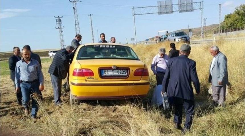 D&uuml;ğ&uuml;n Konvoyunda Kaza: 3 Yaralı