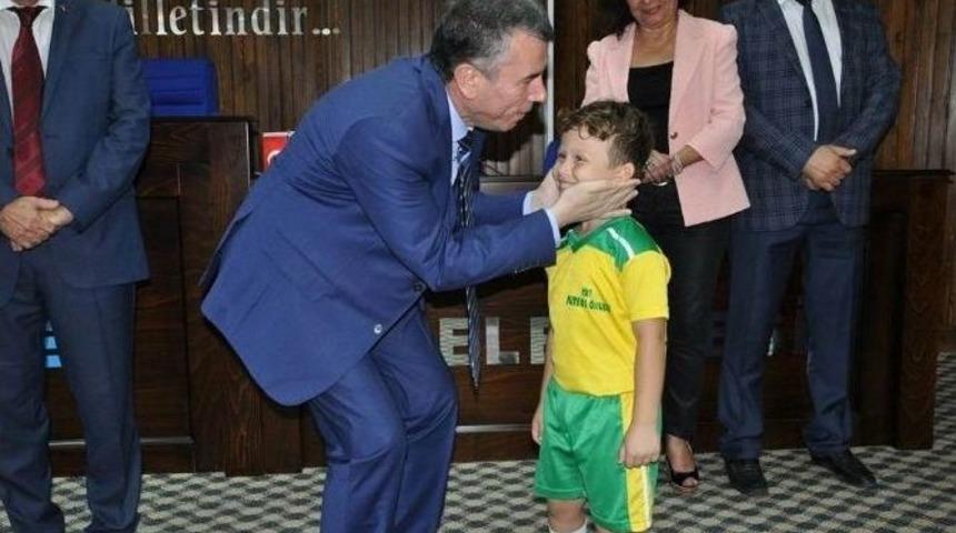 Minik Sporculara Sertifikaları Verildi