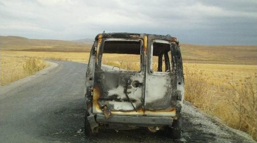 Seyir Halindeki Ara&ccedil; Alev Alarak K&uuml;l Oldu