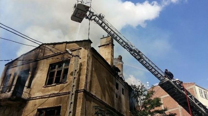 Metruk Binadaki Yangın Korkuttu